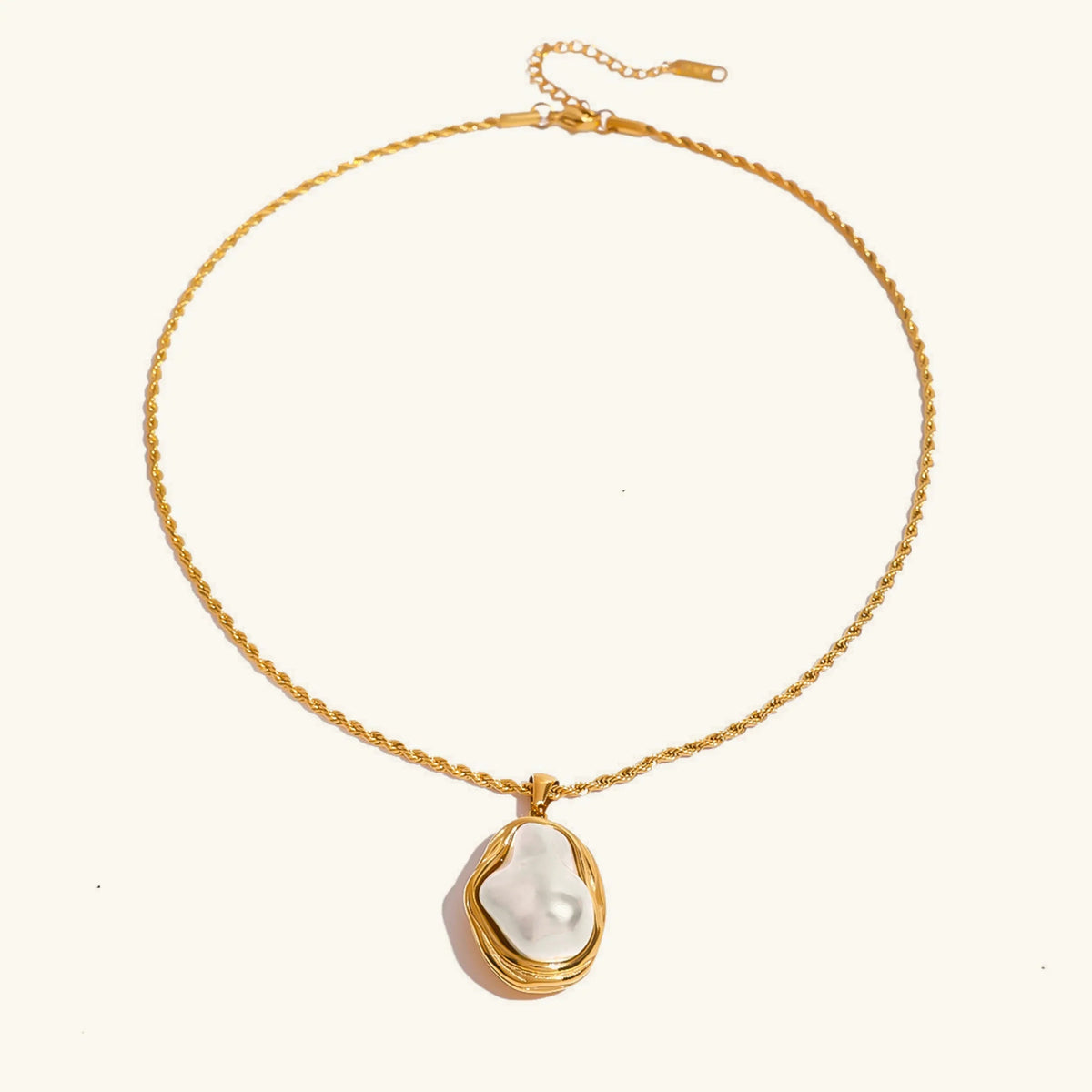 [Royal&Vicky]Carly Mother Of Pearl Pendant