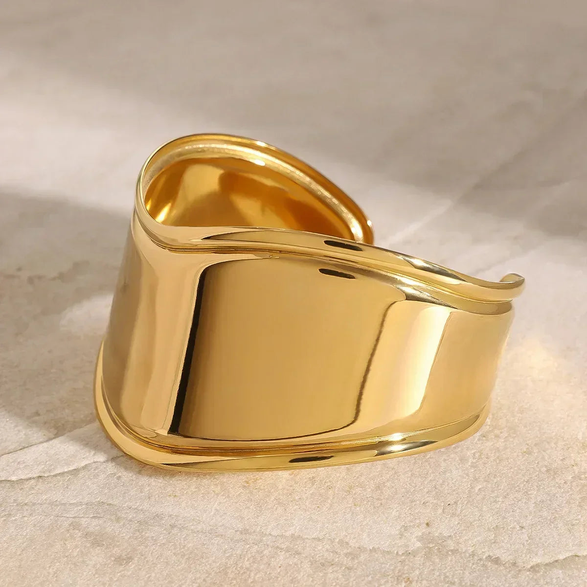 [Royal&Vicky]Izza Smooth Gold Cuff