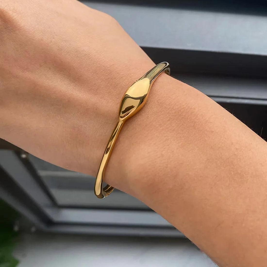 [Royal&Vicky]Vinny Gold Bangle