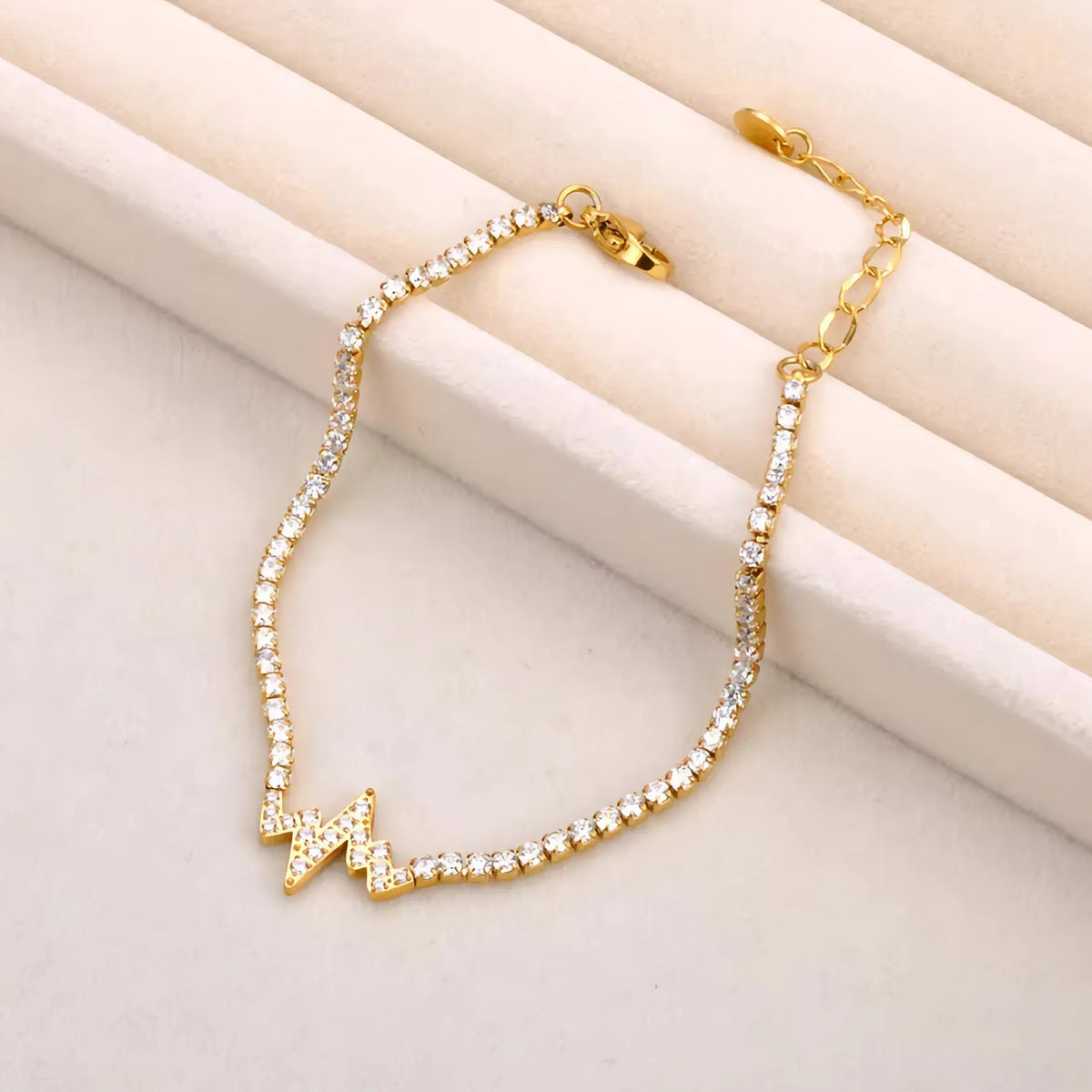 {
  "Royal&Vicky": "Royal&Vicky",
  "Annette Diamond Pulse Bracelet": "アネット・ダイヤモンド・パルス・ブレスレット"
}