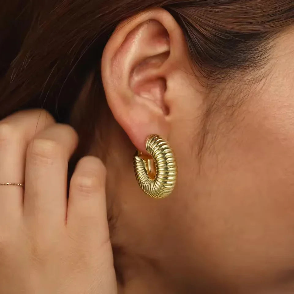 [Royal&Vicky]Aubrey Textured Gold Hoops
