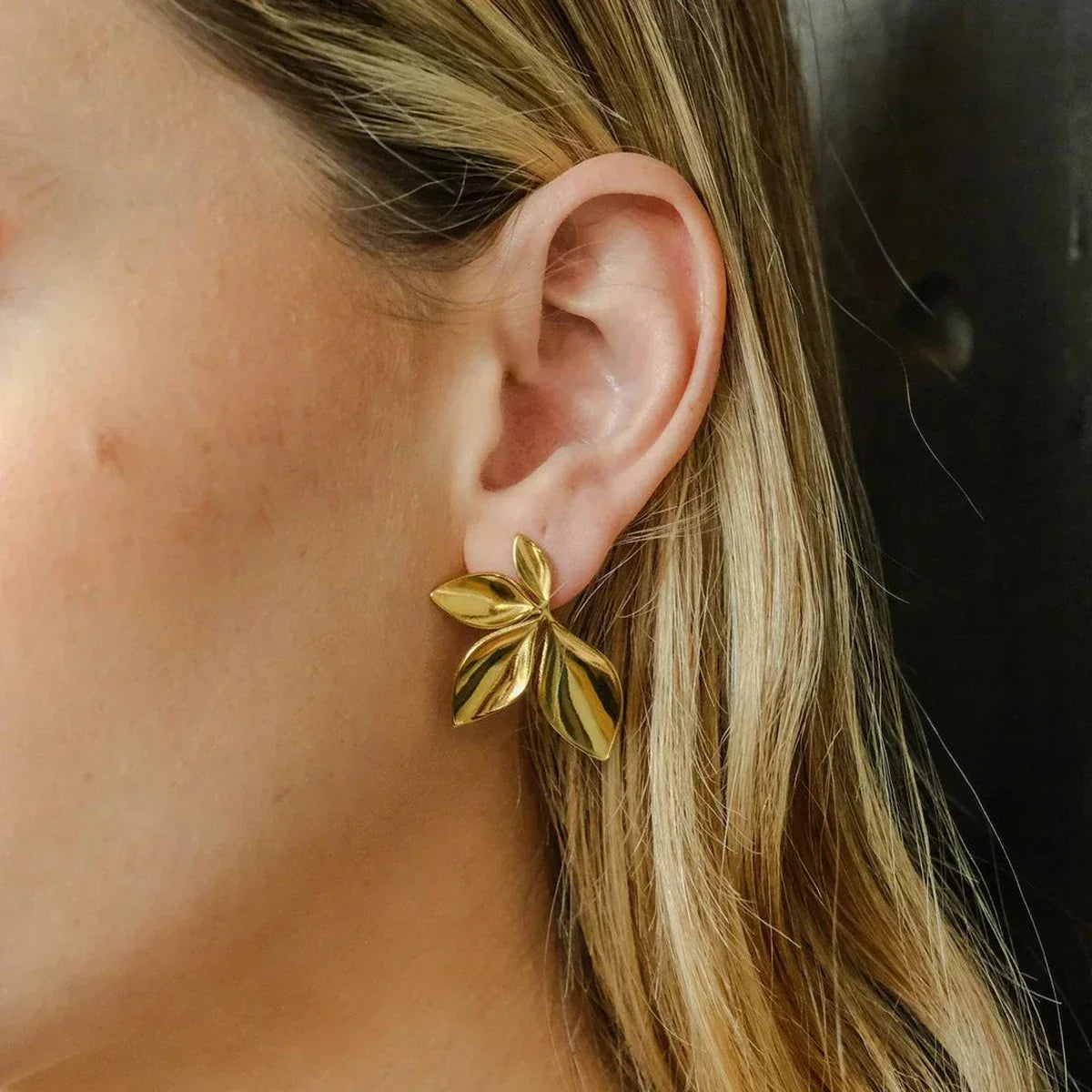 [Royal&Vicky]Velle Gold Petal Earrings