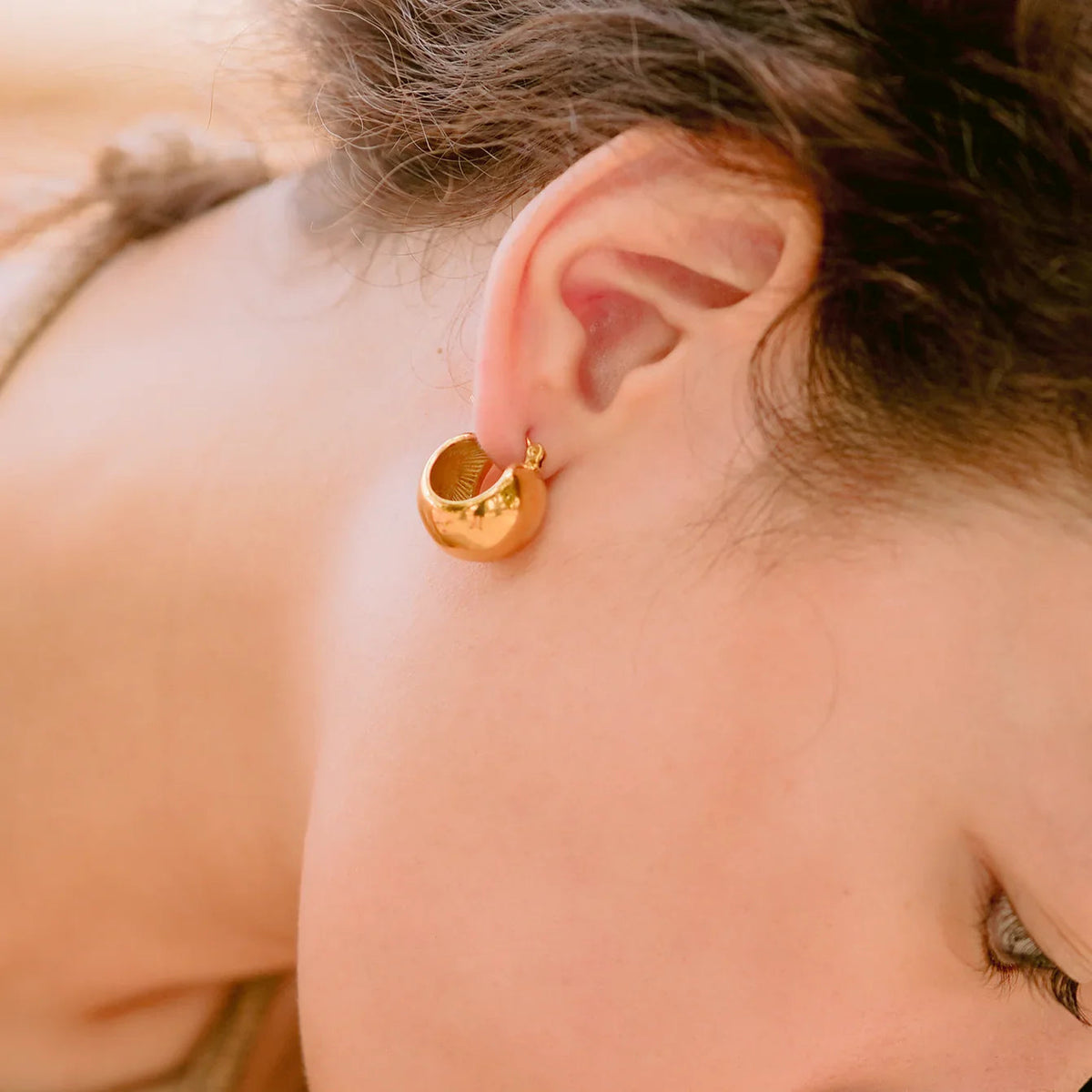 [Royal&Vicky]Sunna Gold Huggie Earrings