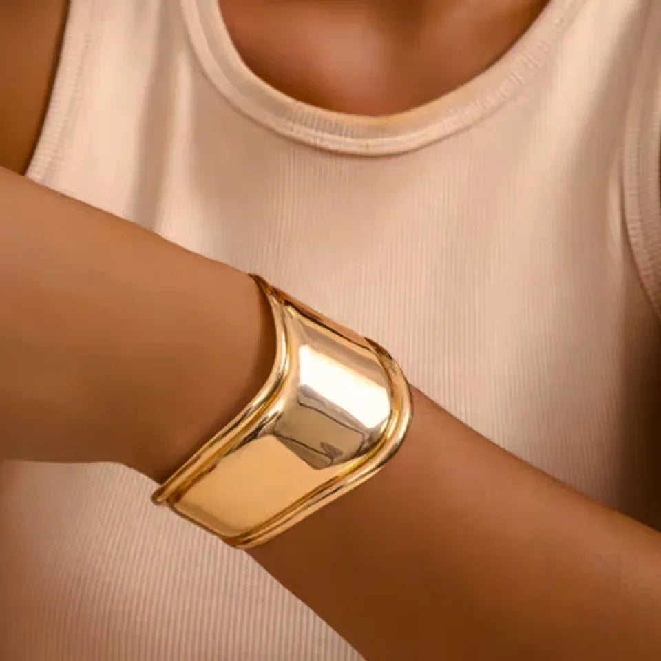 [Royal&Vicky]Izza Smooth Gold Cuff