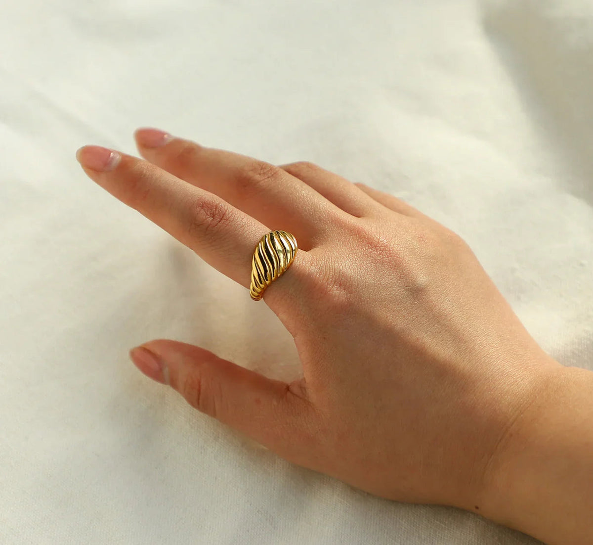 [Royal&Vicky]Mia Gold Croissant Ring