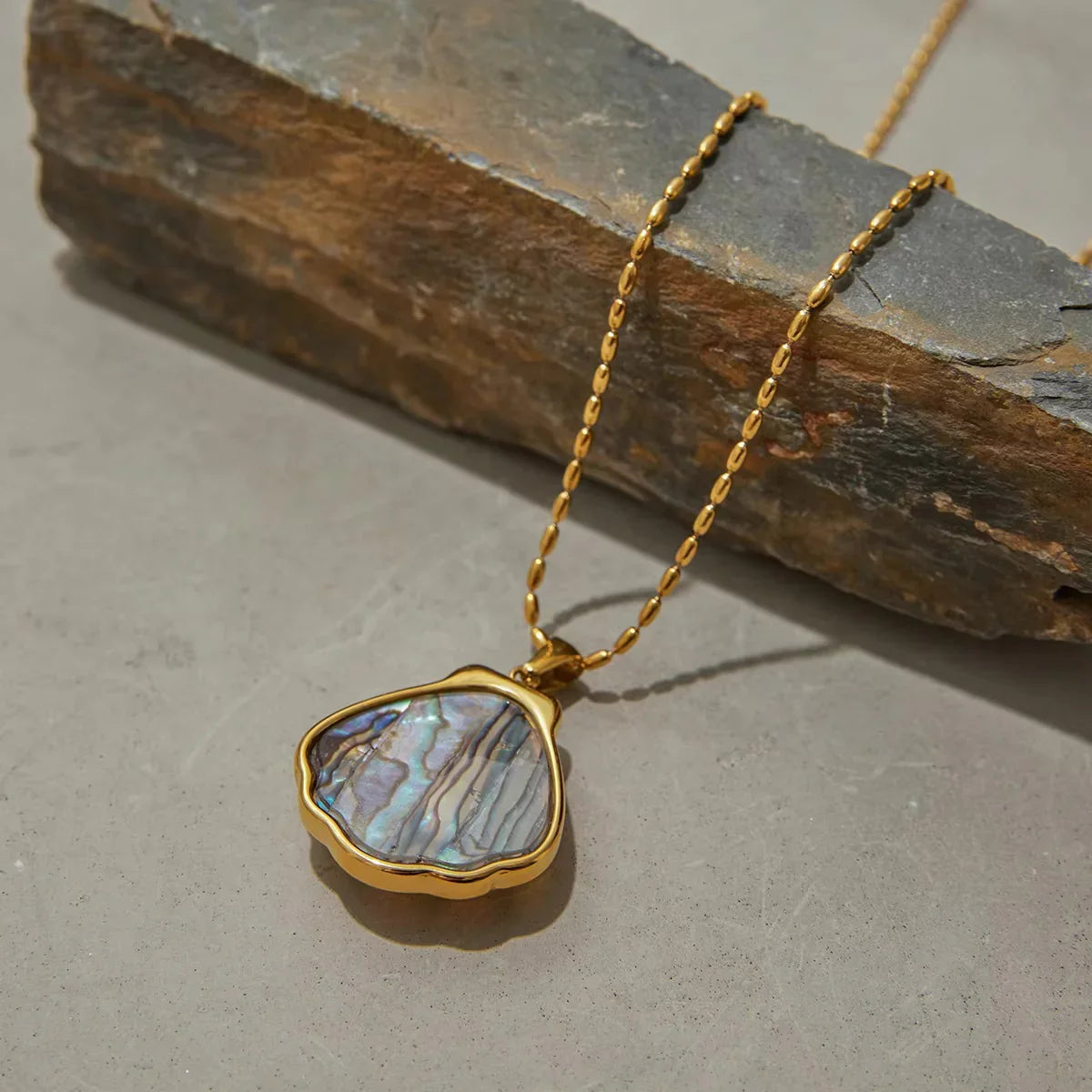[Royal&Vicky]Nixie Gold Seashell Pendant