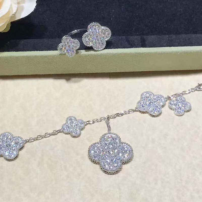 [Royal&Vicky]CLOVER 6 MOTIFS SILVER DIAMOND BRACELET