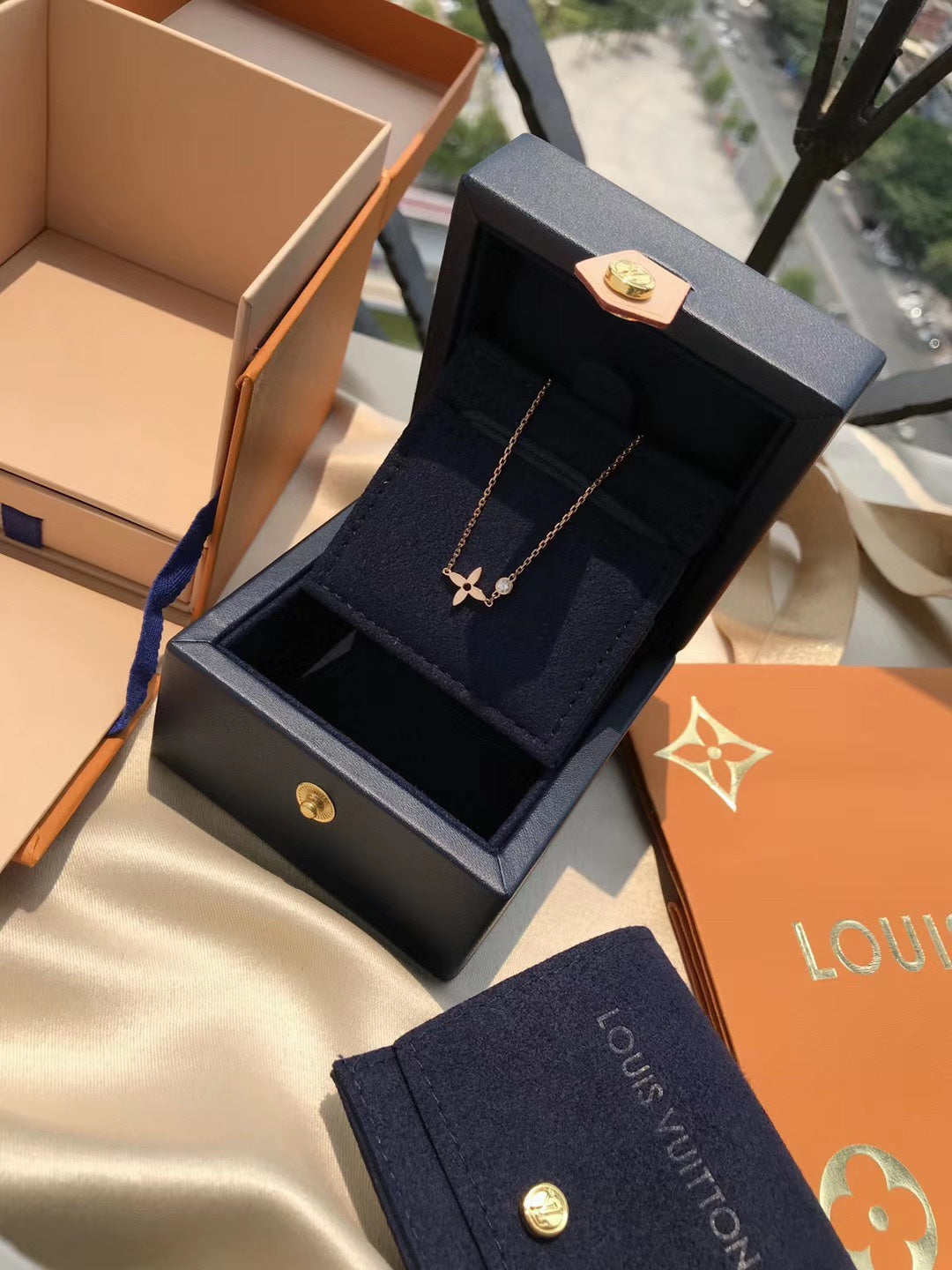 [Royal&Vicky]BLOSSOM PENDANT PINK GOLD AND DIAMOND