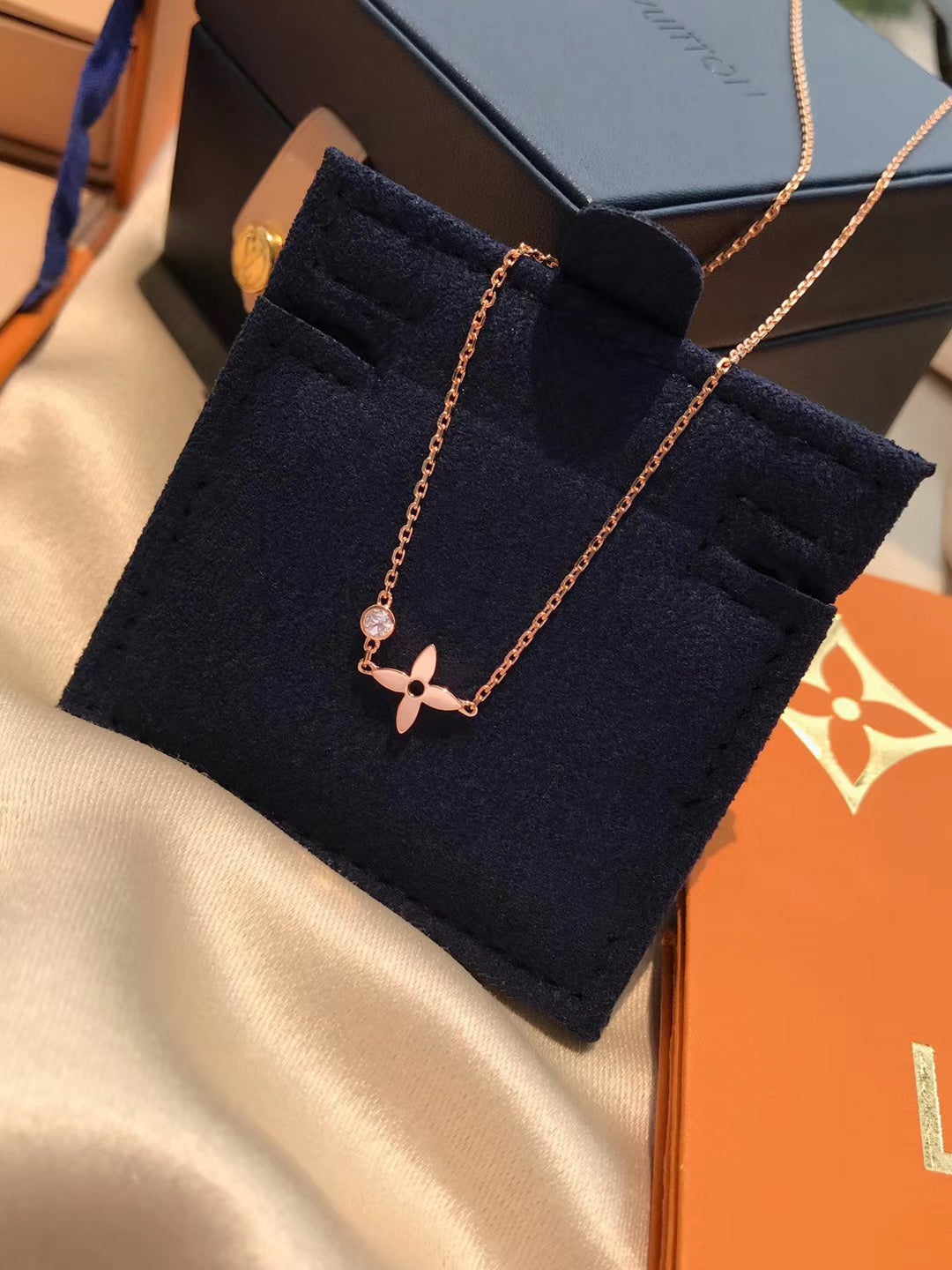 [Royal&Vicky]BLOSSOM PENDANT PINK GOLD AND DIAMOND