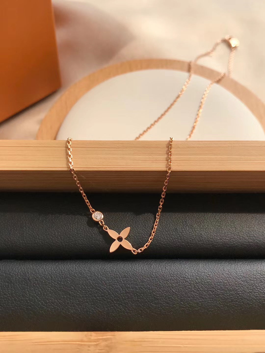 [Royal&Vicky]BLOSSOM PENDANT PINK GOLD AND DIAMOND