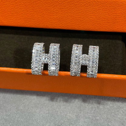 [Royal&Vicky]H STUD EARRINGS WITH SILVER DIAMONDS