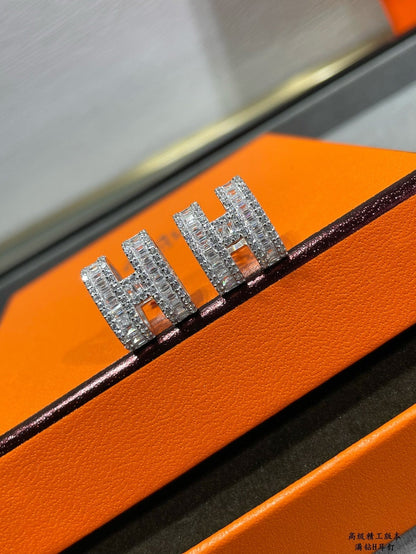 [Royal&Vicky]H STUD EARRINGS WITH SILVER DIAMONDS