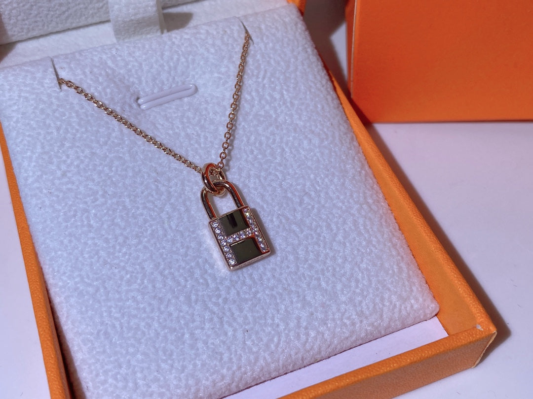 [Royal&Vicky]HM ADVANCED NICHE LOCK HEAD NECKLACE DIAMONDS