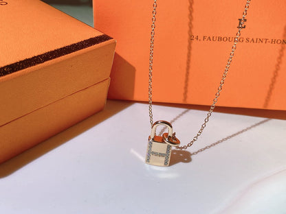 [Royal&Vicky]HM ADVANCED NICHE LOCK HEAD NECKLACE DIAMONDS