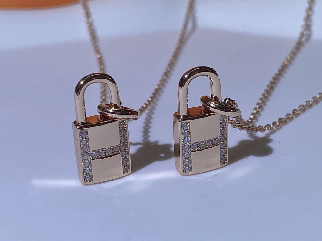 [Royal&Vicky]HM ADVANCED NICHE LOCK HEAD NECKLACE DIAMONDS