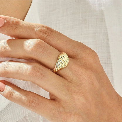 [Royal&Vicky]Ylenna Gold Croissant Ring
