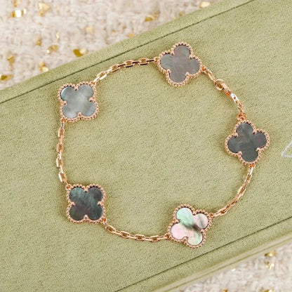 [Royal&Vicky]LUCKY CLOVER 5-MOTIF BRACELET - GREY MOTHER-OF-PEARL COLLECTION