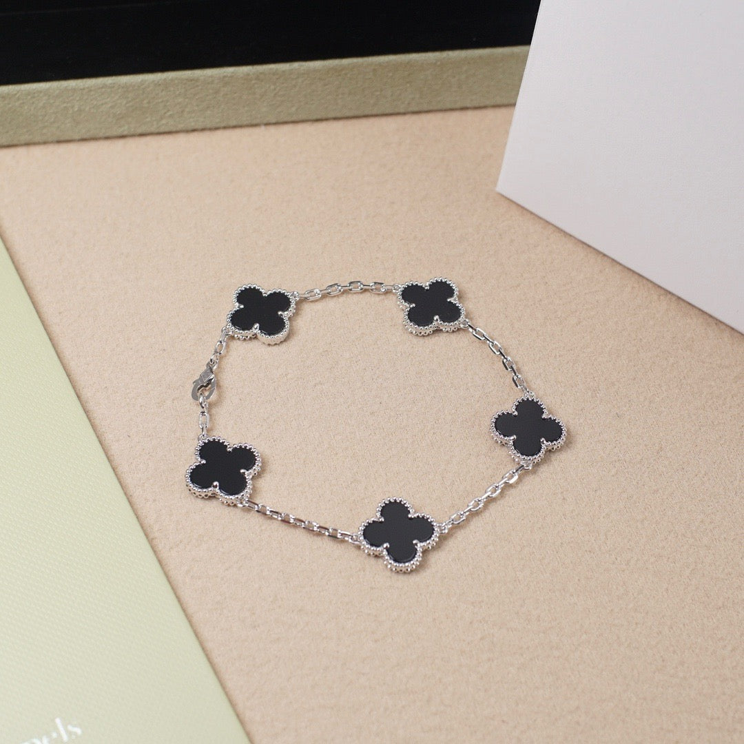 [Royal&Vicky]LUCKY CLOVER 5-MOTIF BRACELET - BLACK OXNY COLLECTION