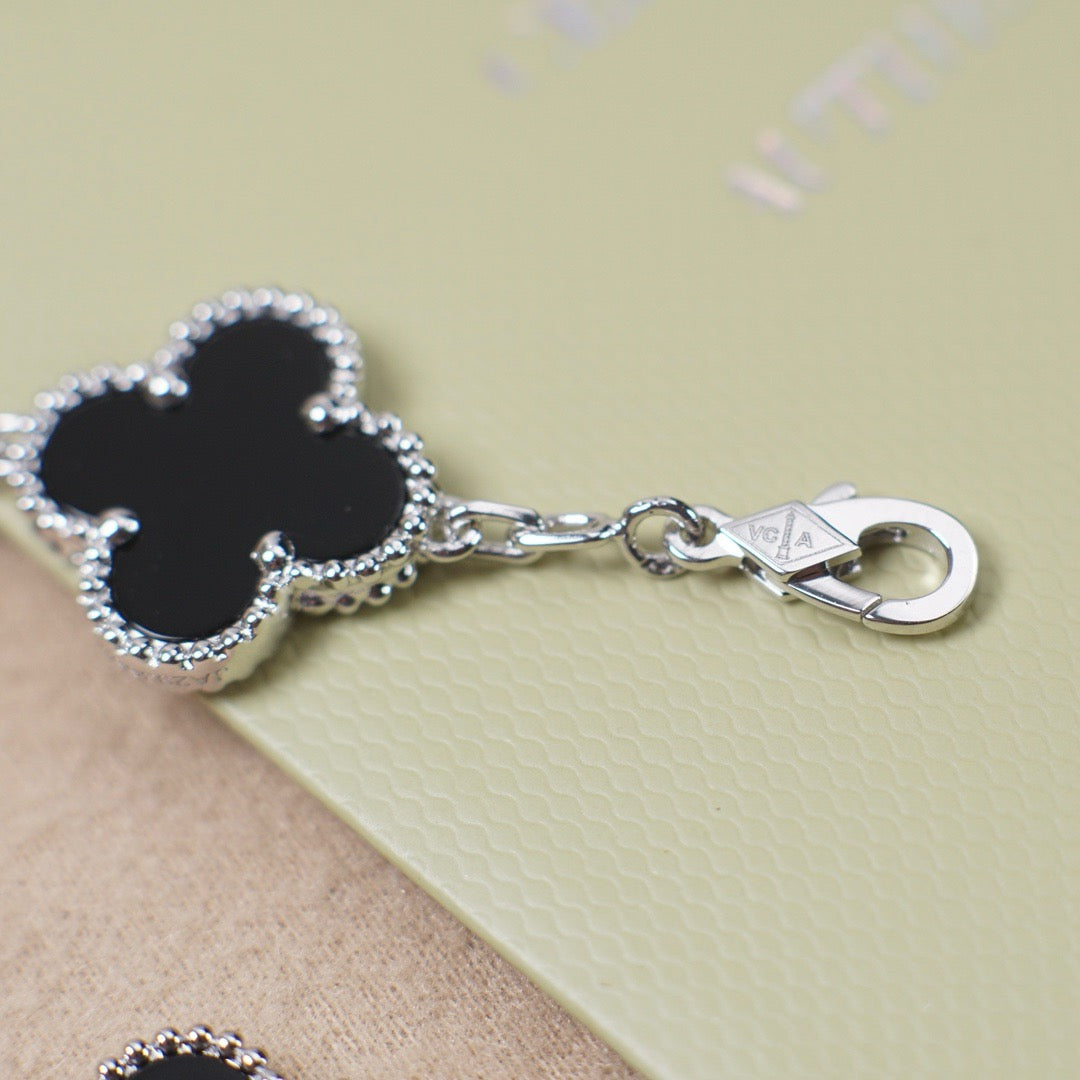 [Royal&Vicky]LUCKY CLOVER 5-MOTIF BRACELET - BLACK OXNY COLLECTION