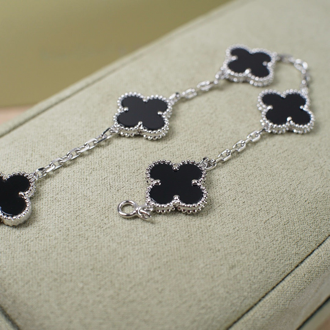 [Royal&Vicky]LUCKY CLOVER 5-MOTIF BRACELET - BLACK OXNY COLLECTION