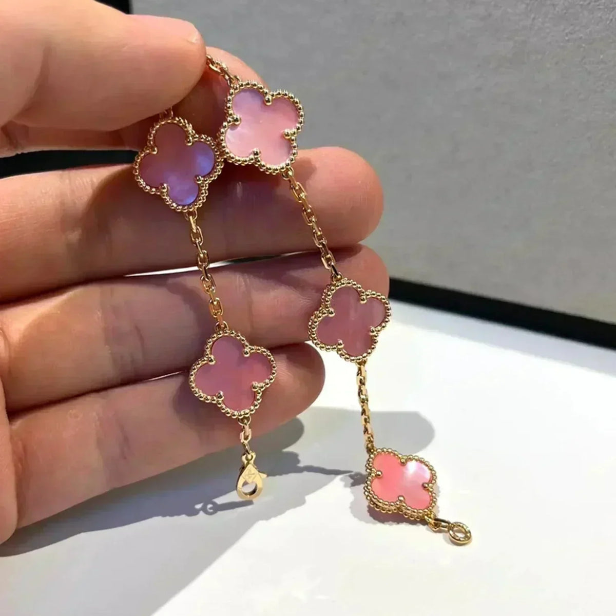 [Royal&Vicky]LUCKY CLOVER 5-MOTIF BRACELET - PINK MOTHER-OF-PEARL COLLECTION