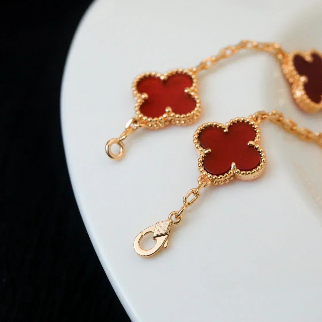 [Royal&Vicky]LUCKY CLOVER 5-MOTIF BRACELET - RED CARNELIAN COLLECTION
