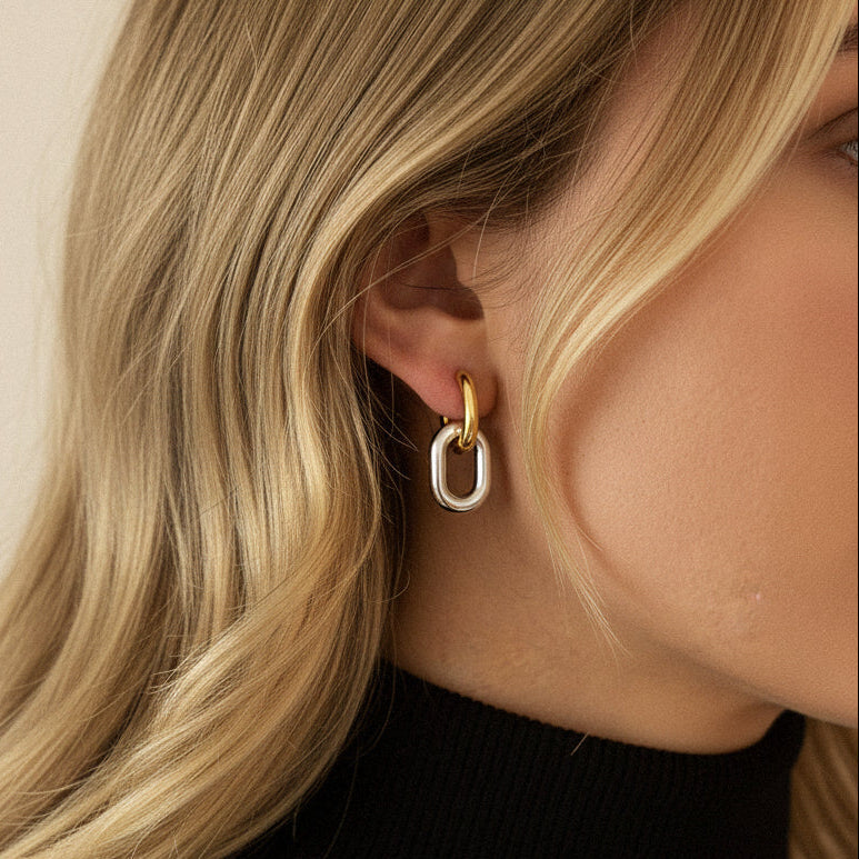 {
  "Royal&Vicky": "Royal&Vicky",
  "Pippa Two Tone Double Hoops": "ピッパ ツートーン ダブルフープ"
}