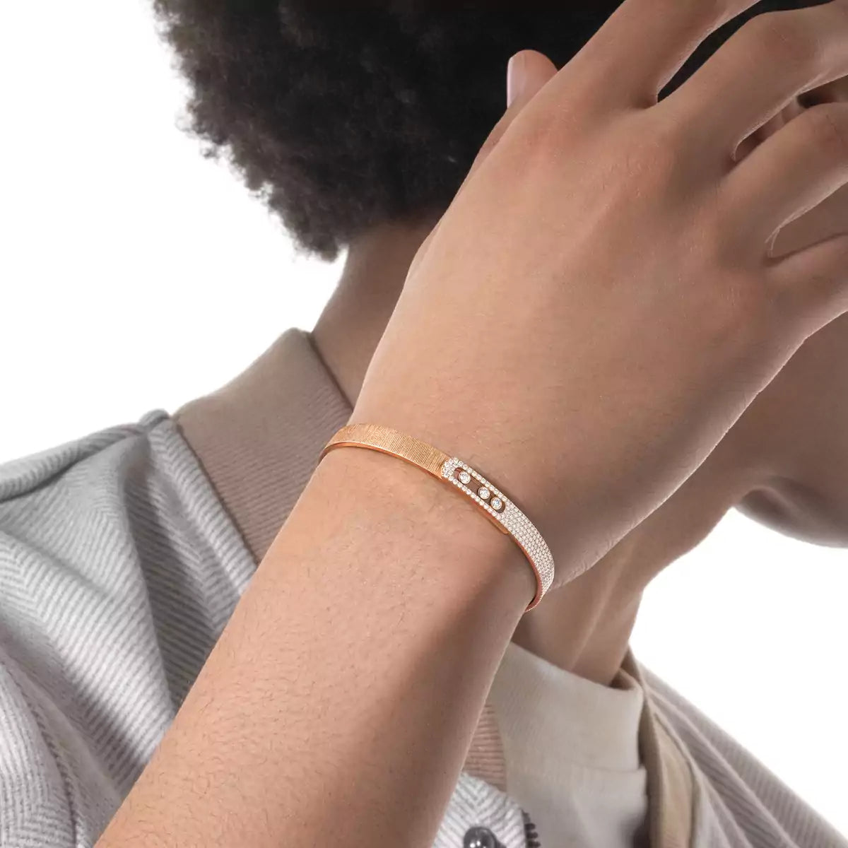 [Royal&Vicky]Move Noa Ciselé half pavé bangle