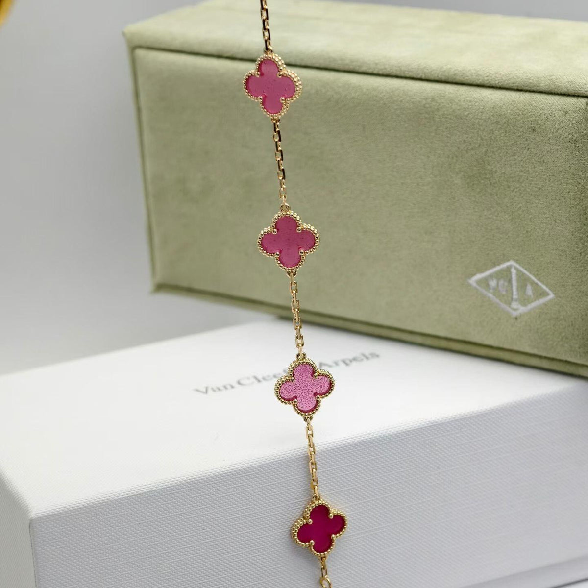 [Royal&Vicky]NEW CLOVER 5 MOTIFS PINK ENAMEL BRACELET