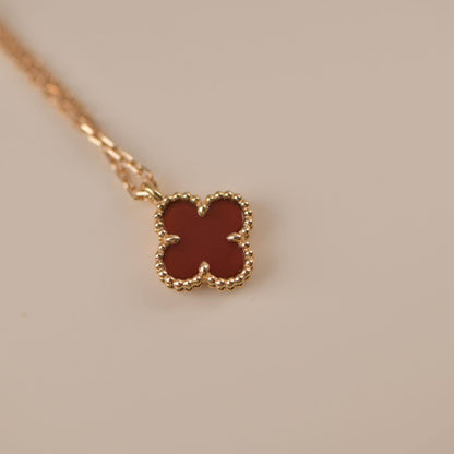 [Royal&Vicky]CLOVER MINI 9.5MM WHITE CARNELIANS NECKLACE