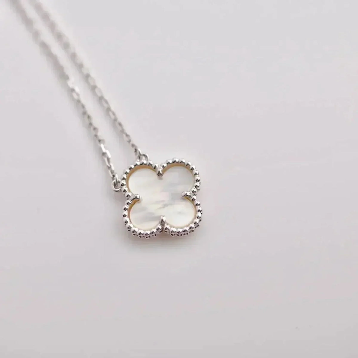[Royal&Vicky]CLOVER  15MM WHITE MOTHER-OF-PEARL SILVER