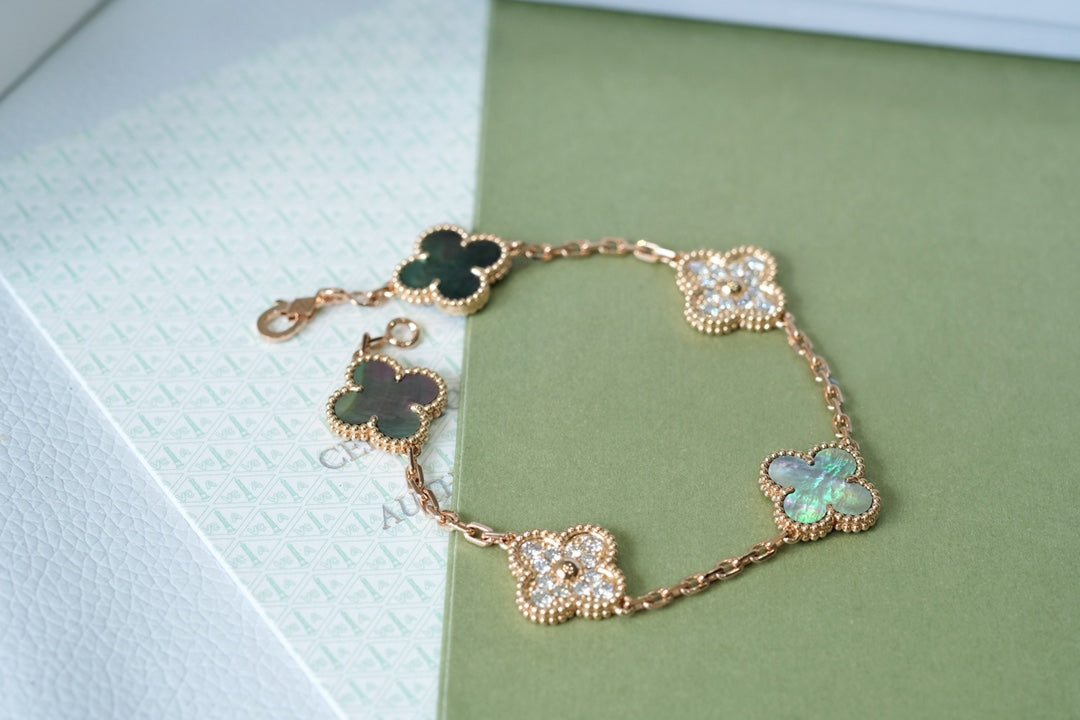 [Royal&Vicky]LUCKY CLOVER 5-MOTIF BRACELET - GREY MOTHER-OF-PEARL COLLECTION