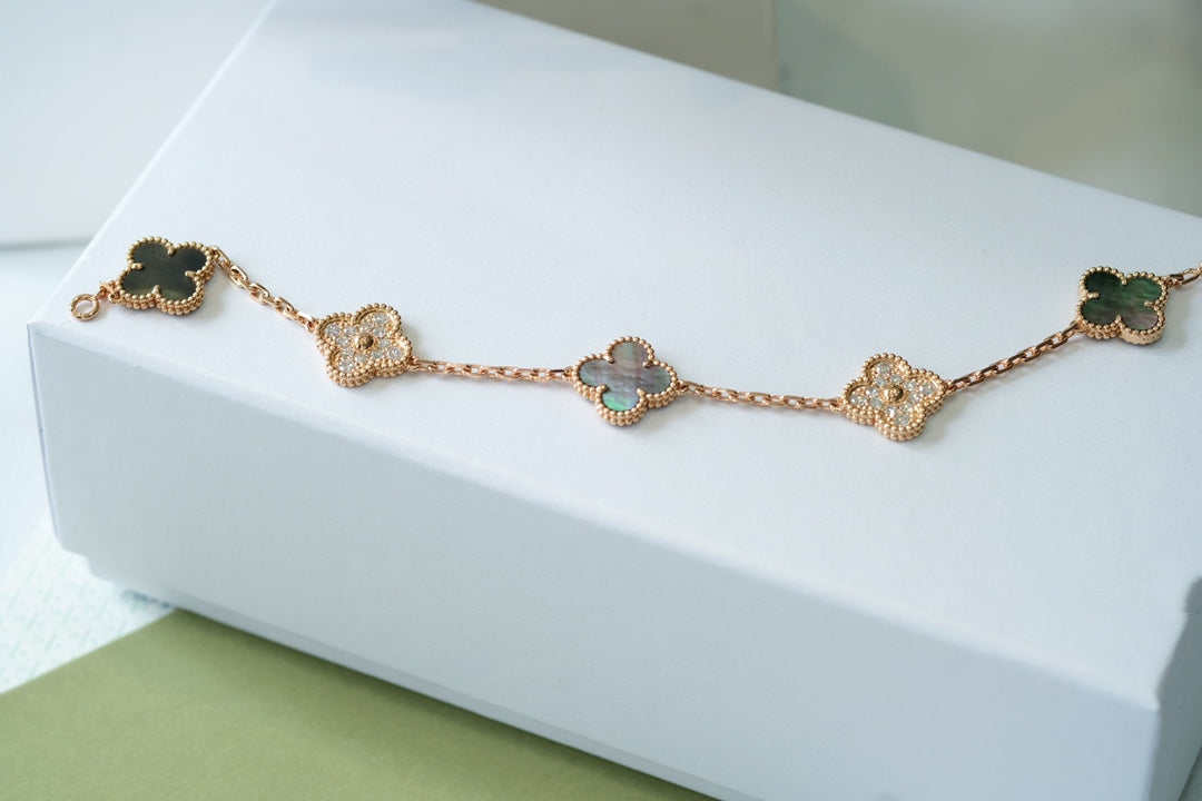 [Royal&Vicky]LUCKY CLOVER 5-MOTIF BRACELET - GREY MOTHER-OF-PEARL COLLECTION