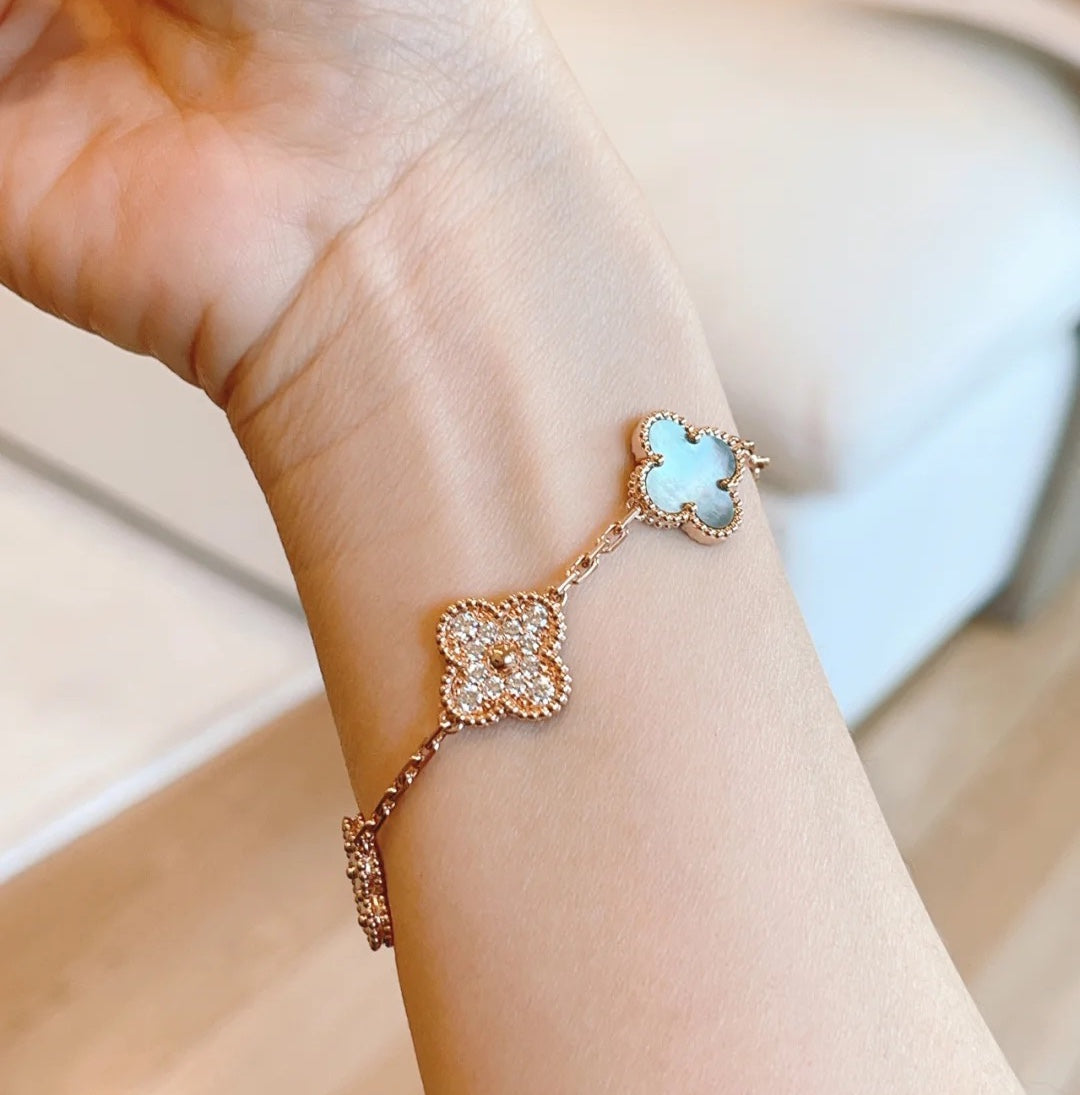 [Royal&Vicky]LUCKY CLOVER 5-MOTIF BRACELET - GREY MOTHER-OF-PEARL COLLECTION