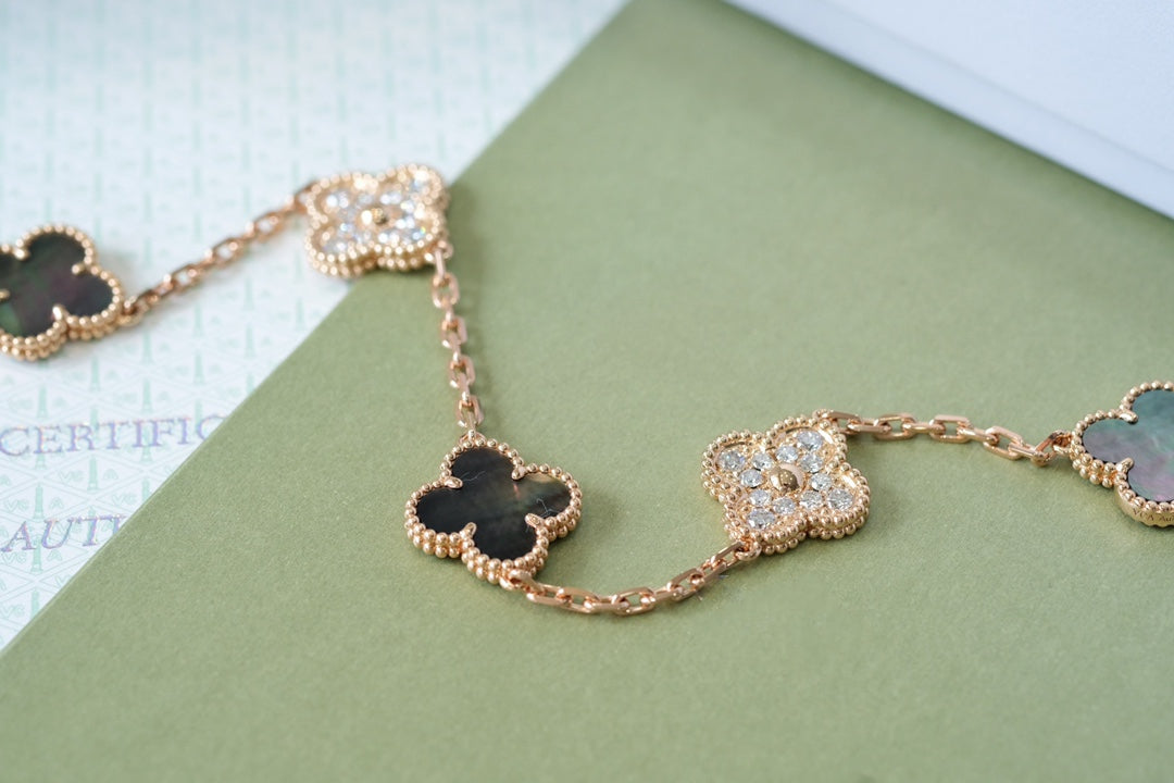 [Royal&Vicky]LUCKY CLOVER 5-MOTIF BRACELET - GREY MOTHER-OF-PEARL COLLECTION