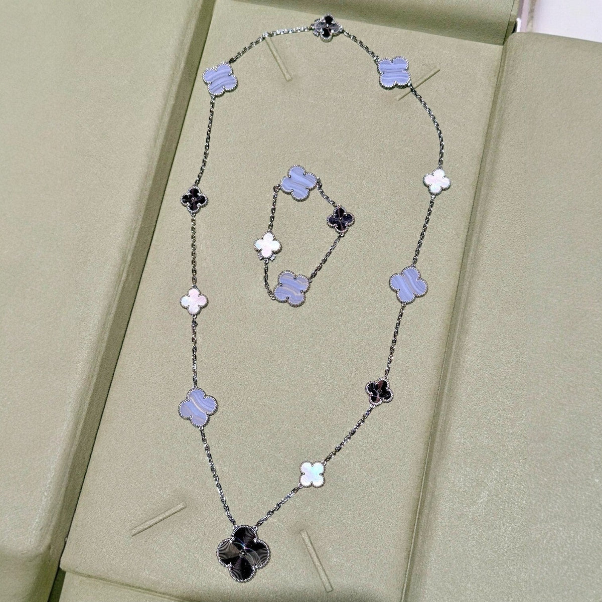 [Royal&Vicky]DETACHABLE CLOVER 15(11+4) FLOWER SILVER NECKLACE SET