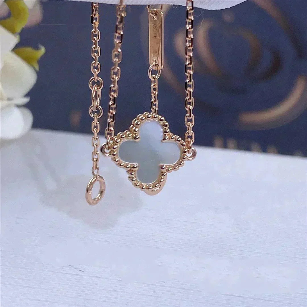 [Royal&Vicky]CLOVER WHITE MOP SINGLE FLOWER BRACELET