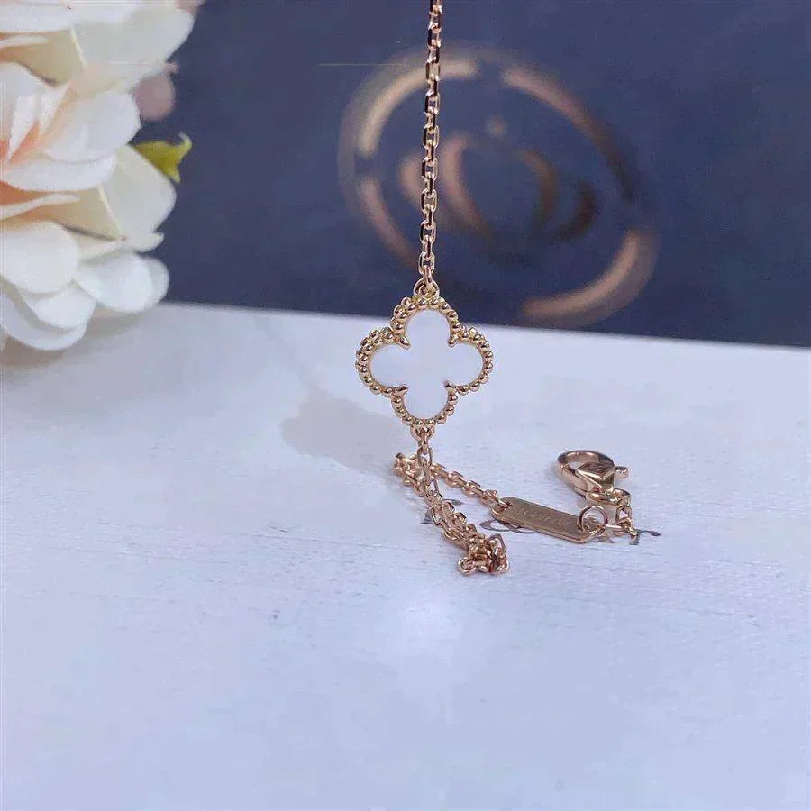 [Royal&Vicky]CLOVER WHITE MOP SINGLE FLOWER BRACELET