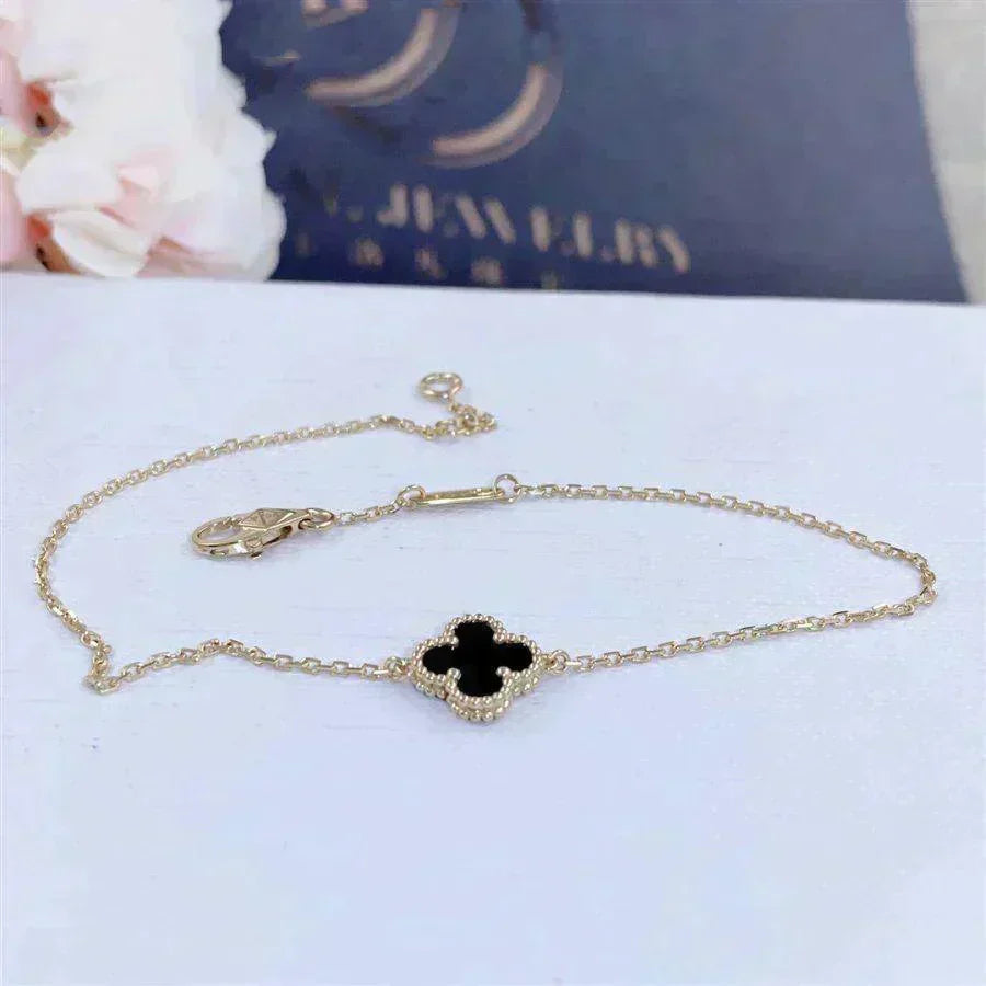 [Royal&Vicky]CLOVER ONYX SINGLE FLOWER BRACELET