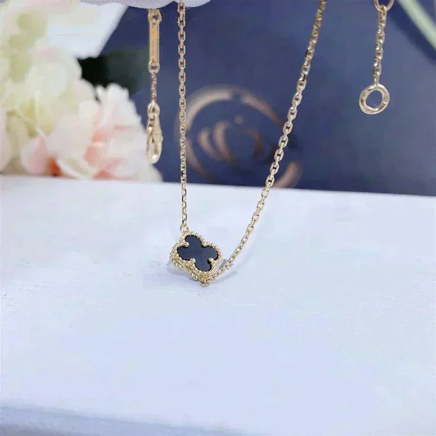 [Royal&Vicky]CLOVER ONYX SINGLE FLOWER BRACELET