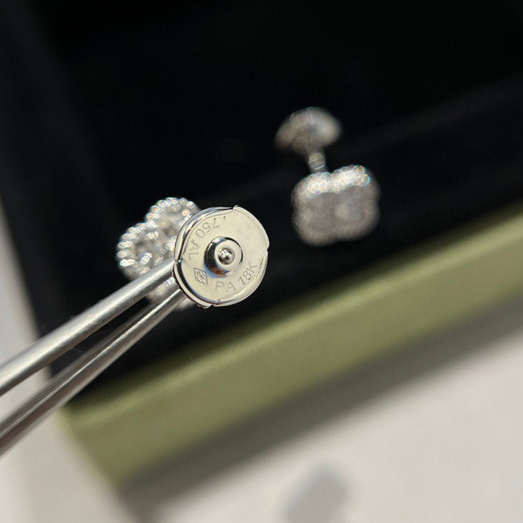 [Royal&Vicky]CLOVER MINI DIAMOND STUD EARRINGS