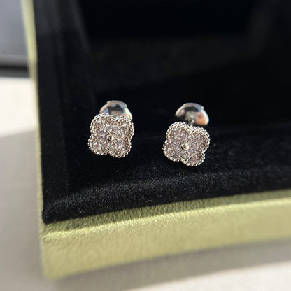 [Royal&Vicky]CLOVER MINI DIAMOND STUD EARRINGS