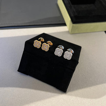 [Royal&Vicky]CLOVER MINI DIAMOND STUD EARRINGS