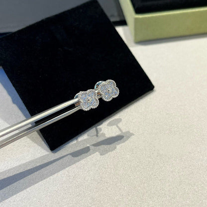 [Royal&Vicky]CLOVER MINI DIAMOND STUD EARRINGS