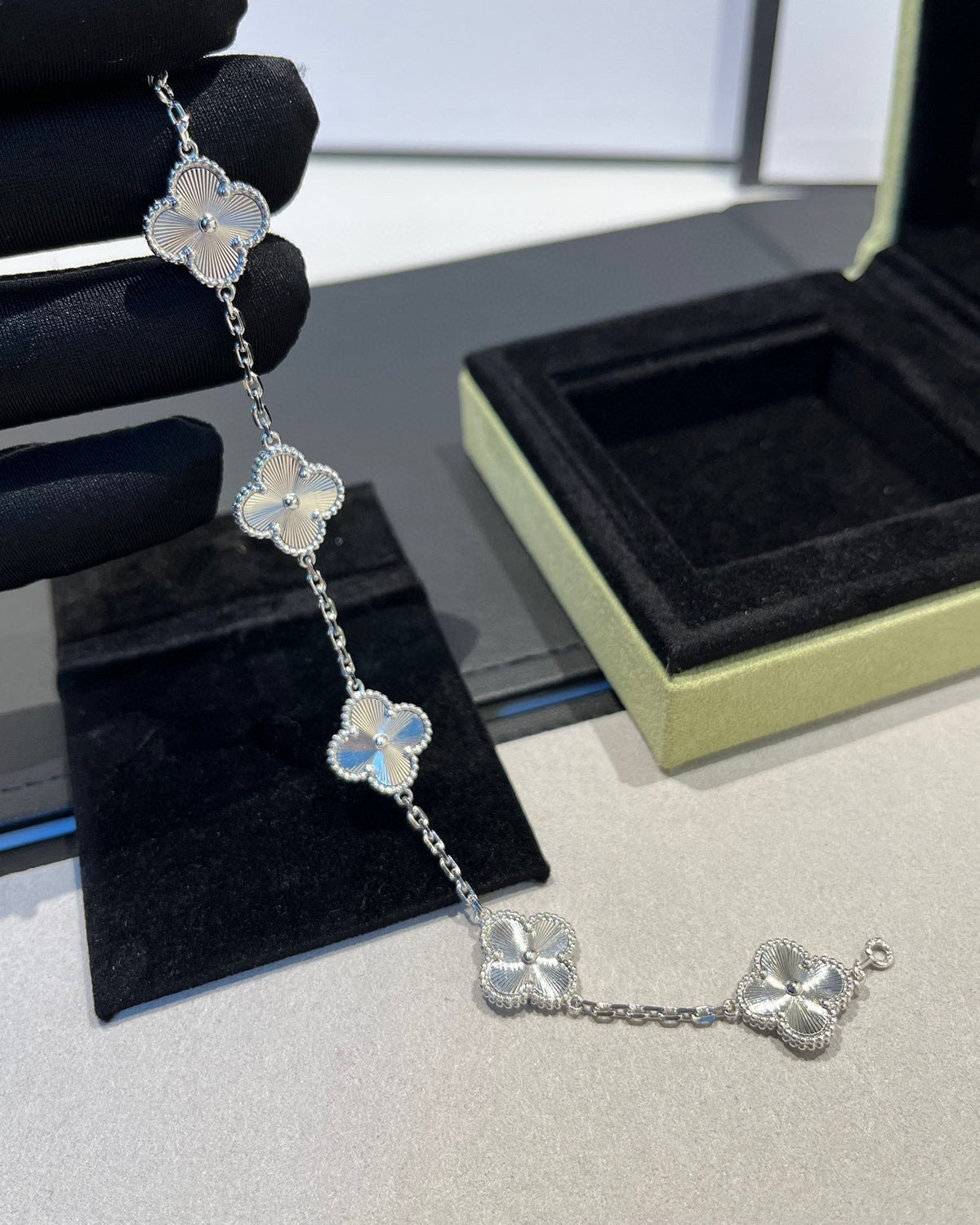 [Royal&Vicky]LUCKY CLOVER 5-MOTIF BRACELET - LASER COLLECTION