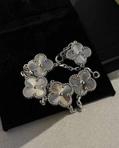 [Royal&Vicky]LUCKY CLOVER 5-MOTIF BRACELET - LASER COLLECTION