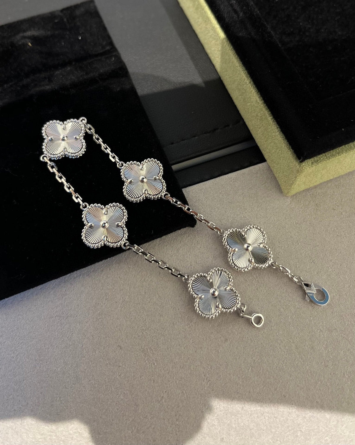 [Royal&Vicky]LUCKY CLOVER 5-MOTIF BRACELET - LASER COLLECTION