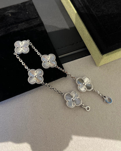 [Royal&Vicky]LUCKY CLOVER 5-MOTIF BRACELET - LASER COLLECTION